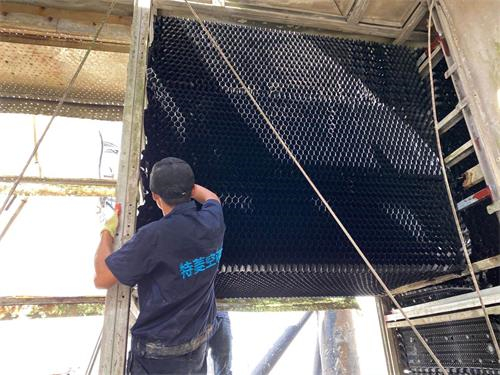 玻璃鋼冷卻設(shè)備已經(jīng)運(yùn)用在工業(yè)領(lǐng)域當(dāng)中(玻璃鋼設(shè)備